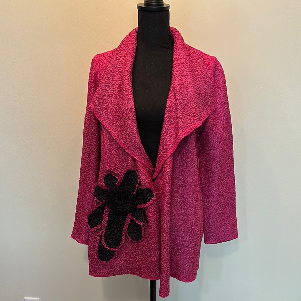 Joni B Women's Pink Crinkle Cardigan Size S in Pink‎ Fuchsia with Black Flower